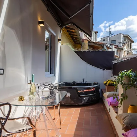 아파트 Ponte Vecchio Terrace With Jacuzzi